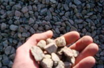 3/4″ Native Stone – Commonly found in driveways. Because of its size it doesn’t travel around the landscape like smaller stones can.